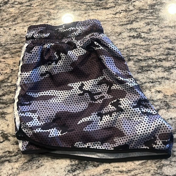 Lotus Leggings Athletic Shorts - Picture 6 of 6